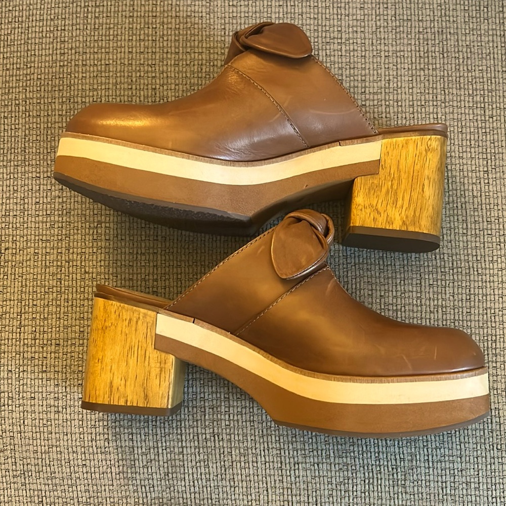 Bernardo Sadie Clog Leather